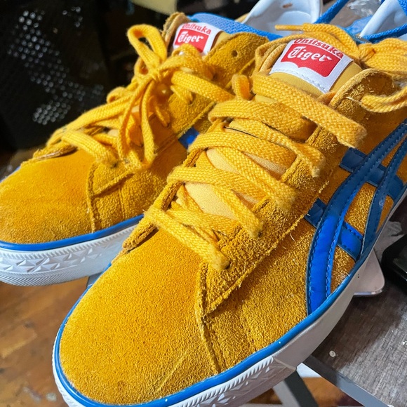 Anitizuku Ascics sneakers 🥶 - Picture 2 of 7